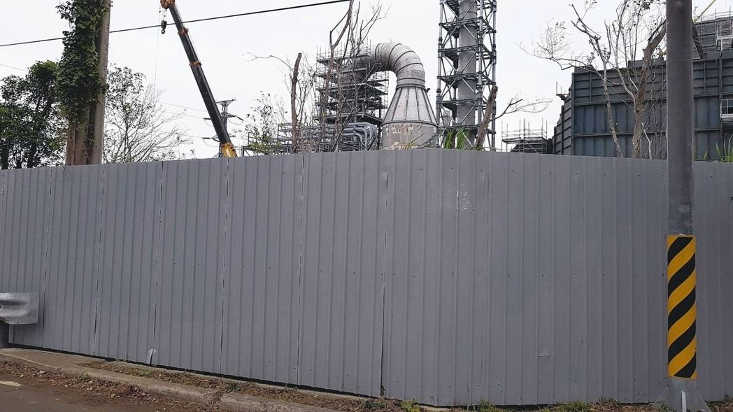 苗縣函營建施工圍籬統一煤灰色 最新消息news