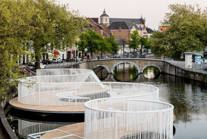 public art in bruges canal 1