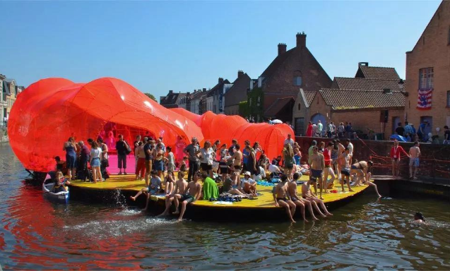 public art in bruges canal 10 5