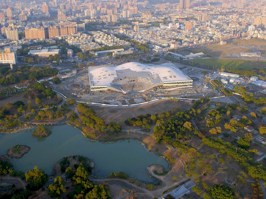 自 2007 年由荷蘭建築師 Francine Houben 領軍的 Mecanoo 事務所獲得競圖首獎後，已歷時 8 年的設計興建，目前主體結構已經完工。