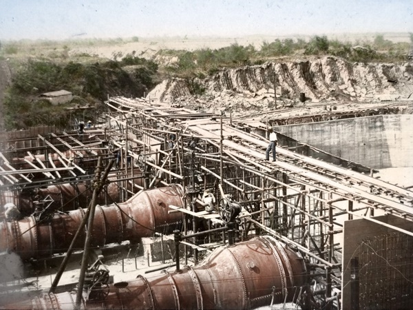 1930年3月施工中的送水工作站。 <臺南市政府文資處 提供>
