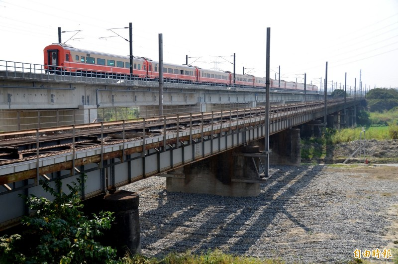 二層行溪舊鐵路橋被列入市定古蹟。<自由時報 記者吳俊鋒 攝>