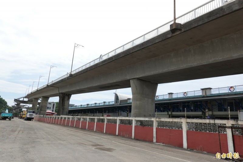 南方澳跨港大橋舊引橋,將在8月底拆除。