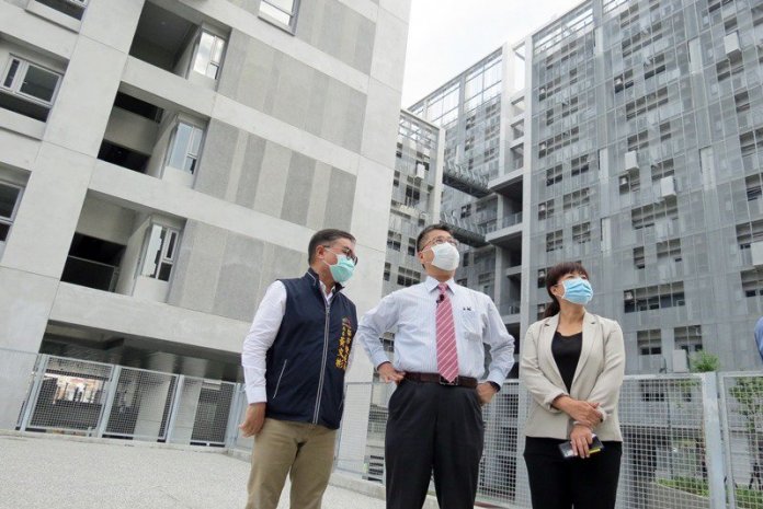 台中社會住宅 內政部長徐國勇(中)視察台中社會住宅「太平育賢好宅」。