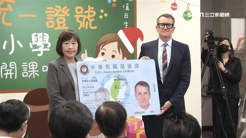 建立友善環境!比照身分證 新式外來人口統一證號1月上路。