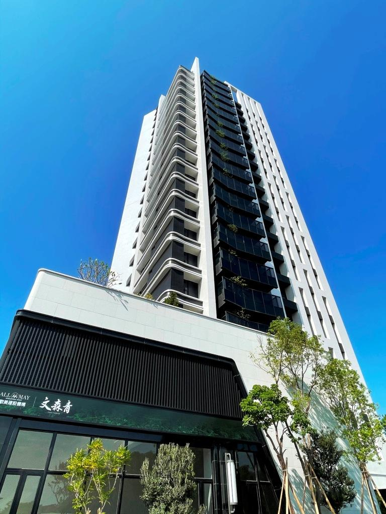 採高雄厝設計,結合面對上萬坪綠景優質環境,有助提高住家防疫力與居住健康,受到換屋客青睞。