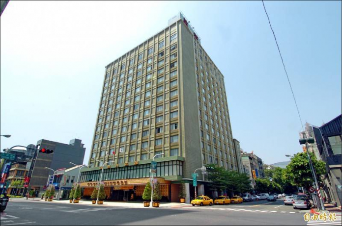 已結束營業的原華王飯店今天上午11點許，傳出工安意外。