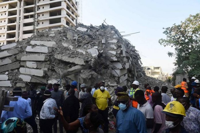 奈及利亞一處高級公寓工地無預警倒塌。