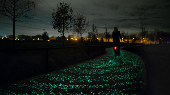 發光水泥 < 圖片來源/Studio Roosegaarde >
