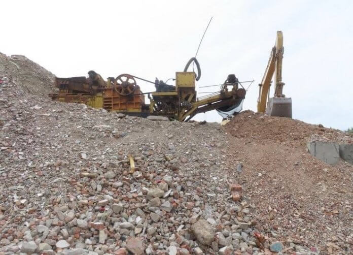 Owned Waste 苗栗縣公館鄉一家水泥製品工廠,承租後龍鎮2筆山坡地保育區私人地,堆置了約9000立方公尺的營建廢棄物,宛如一座小山。