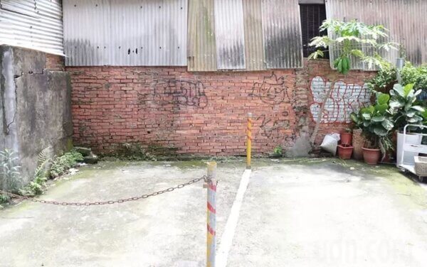 Cadastral map 運用新北市工務局開發的「建築物地籍套繪資訊系統」,可以查到土地上是否為建築基地範圍。