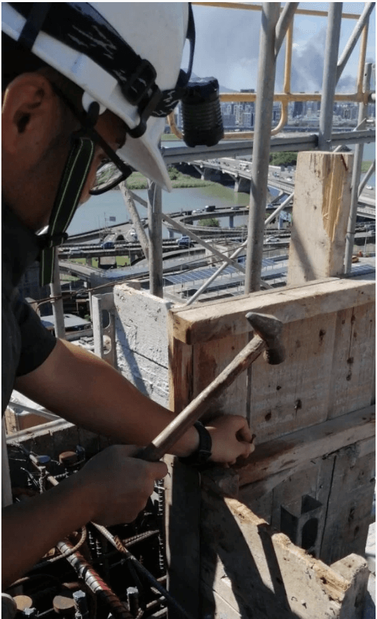 北市即日起禁止營建及裝修業者手持工具施工於每日夜間及假日中午，違者可處3千至3萬元罰鍰；此為西門町附近工地，與新聞事件無關。<圖／台北市環保局提供>
