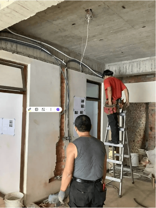 北市即日起禁止營建及裝修業者手持工具施工於每日夜間及假日中午，違者可處3千至3萬元罰鍰。<圖／台北市環保局提供>