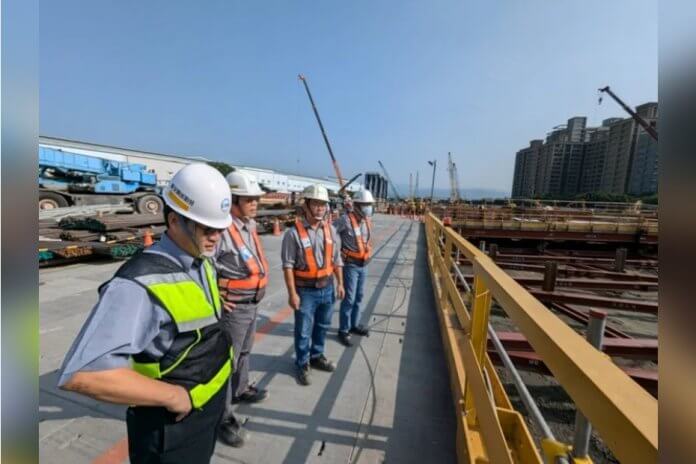 2024-10-22 09 23 06 職安署北區職業安全衛生中心主任曹常成率檢查員前往新北市某捷運工程實施勞動檢查。