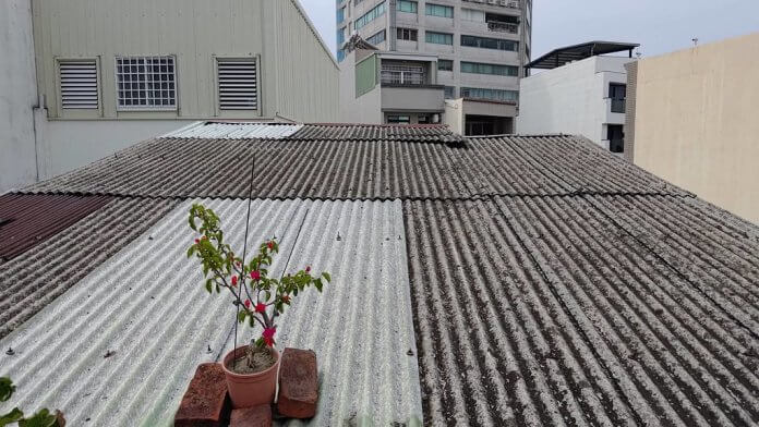 54124798390_091511e7db_b 石綿建材。