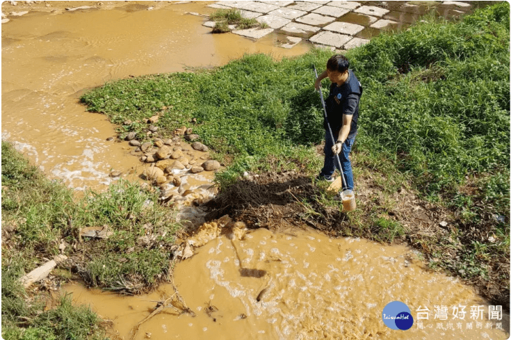 南崁溪近三民段99地號發生多起營建工地排放黃泥水污染。<圖 / 台灣好新聞 >