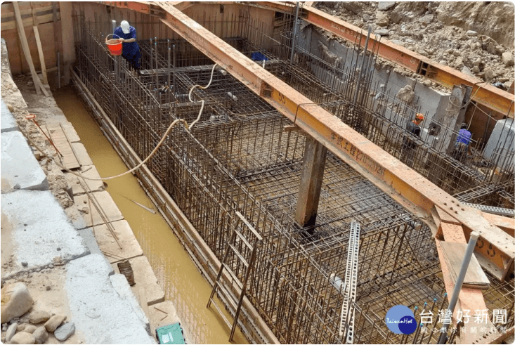 南崁溪近三民段99地號發生多起營建工地排放黃泥水污染。<圖 / 台灣好新聞 >