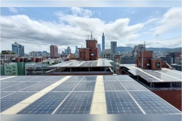 2025-02-25 13 54 39 內政部預告「建築物設置太陽光電發電設備標準」草案,規範新建、增建或改建建物的建築面積若達1000平方公尺(約300坪)以上,應設太陽光電。