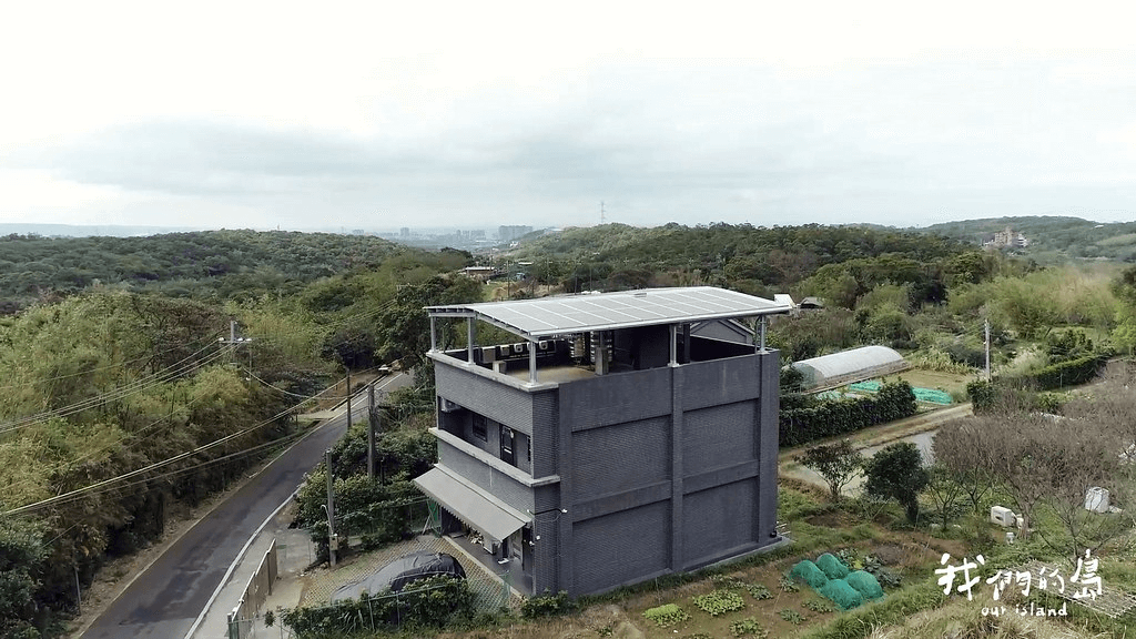 新北市智慧綠能社區合作社以承租屋頂的方式，從2019年創社至今，完成25個案場。<圖 / 公視 我們的島>